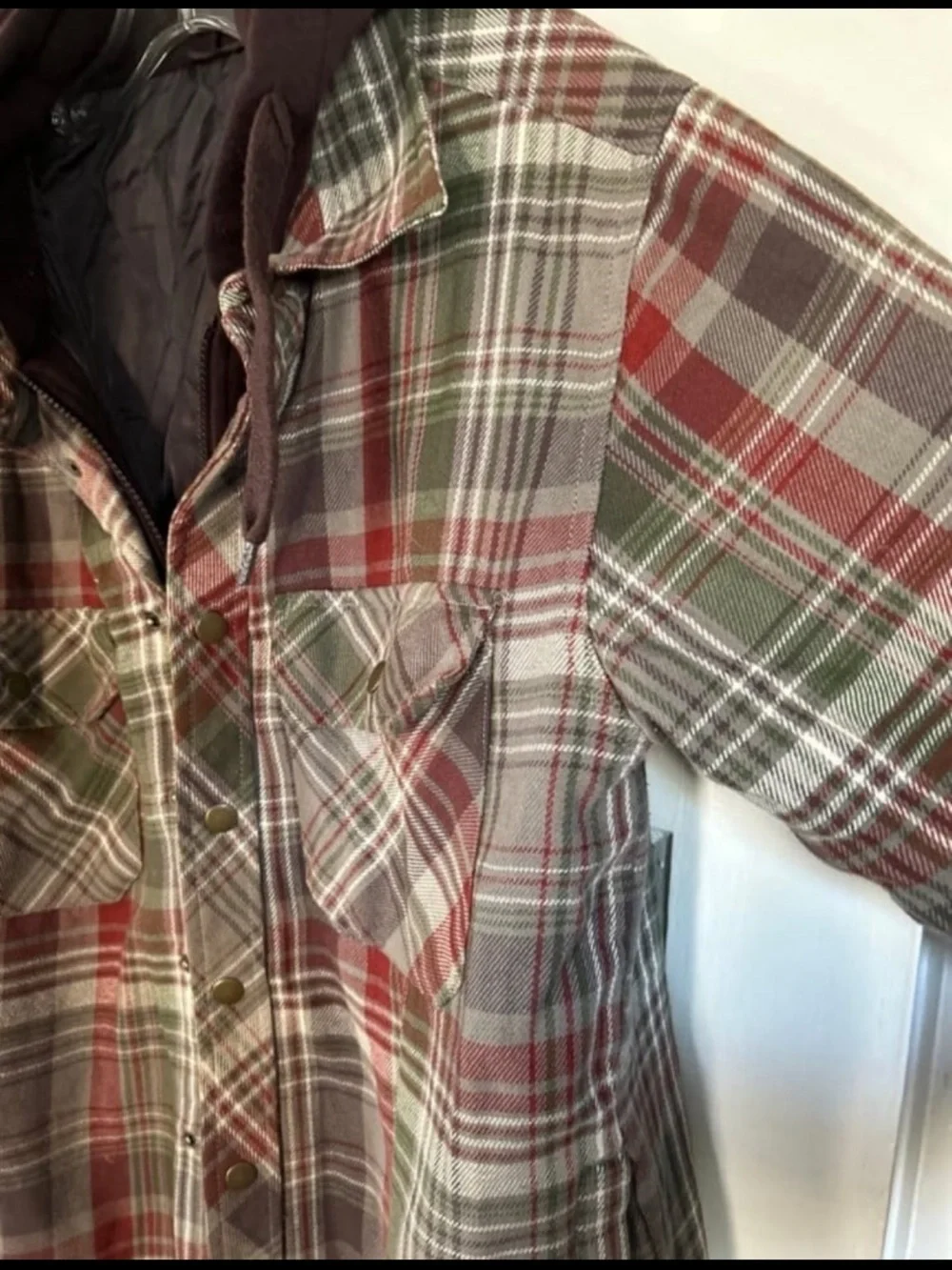 Men's Hooded Flannel Jacket with Quilted Lining and Four Pockets. Size Medium